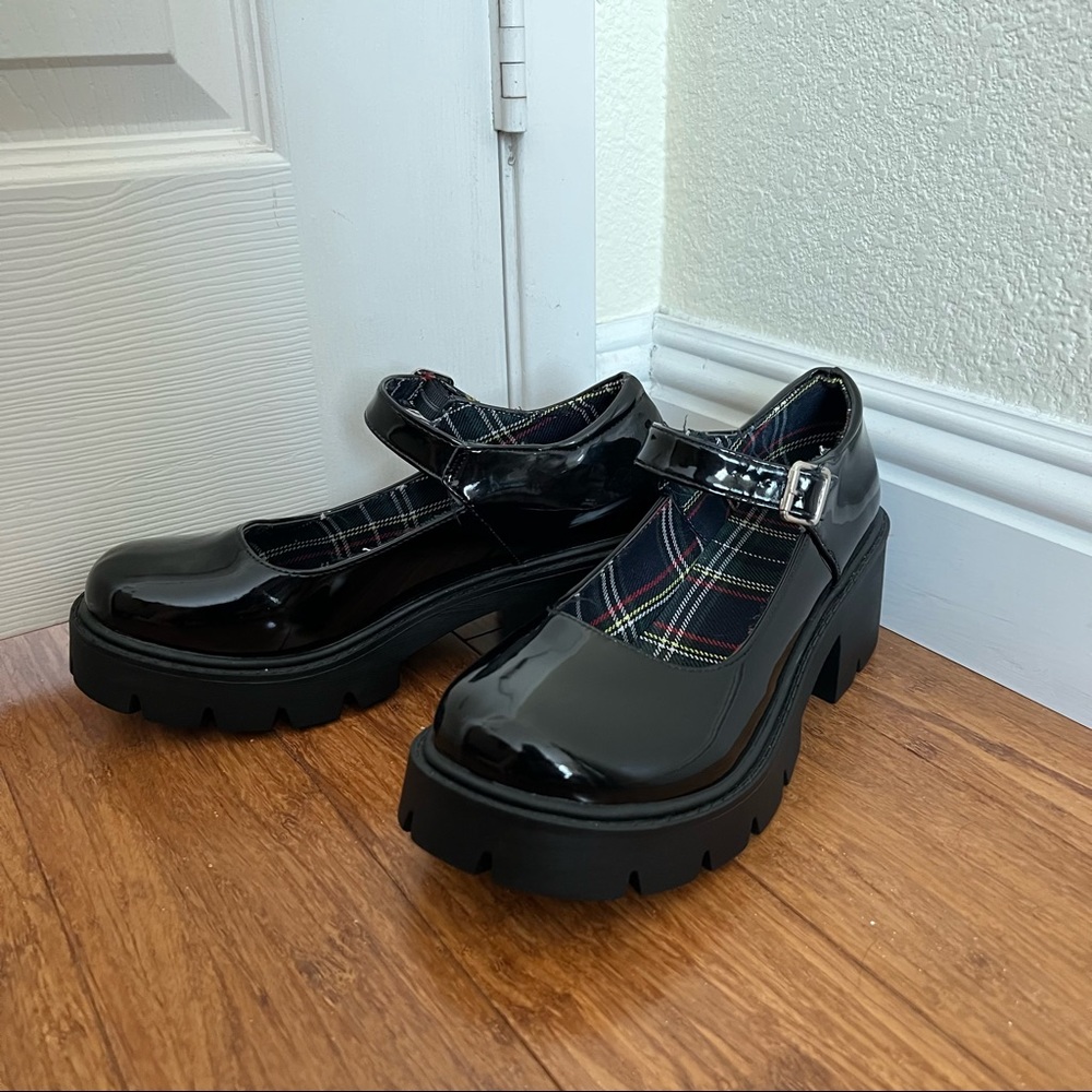 Mary jane shoes